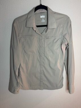 REI Co-op Lightweight Hiking Shirt Womens Small Khaki Roll Tab Sleeve
